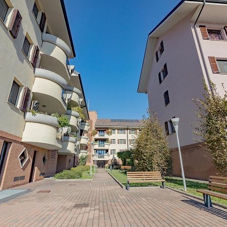 Milan Forum Camelia Guesthouse Ассаго Экстерьер фото